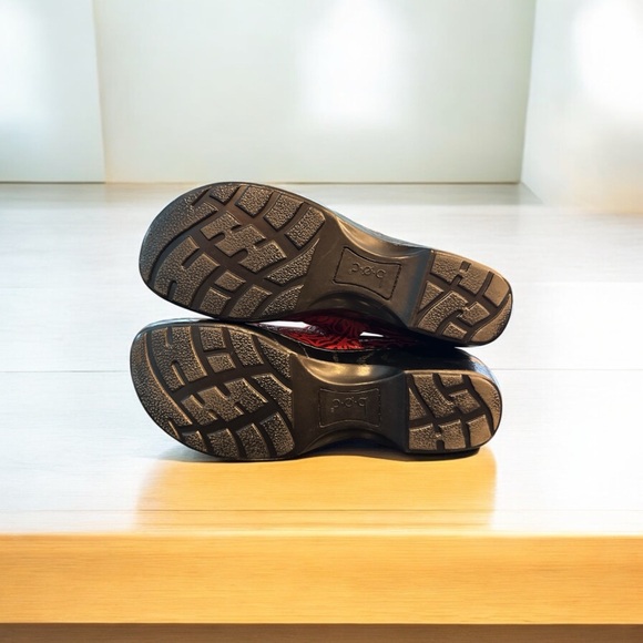 BORN B.O.C. Women’s Sassy Red Two Tone Peggy Clogs Size 11 - Picture 5 of 5